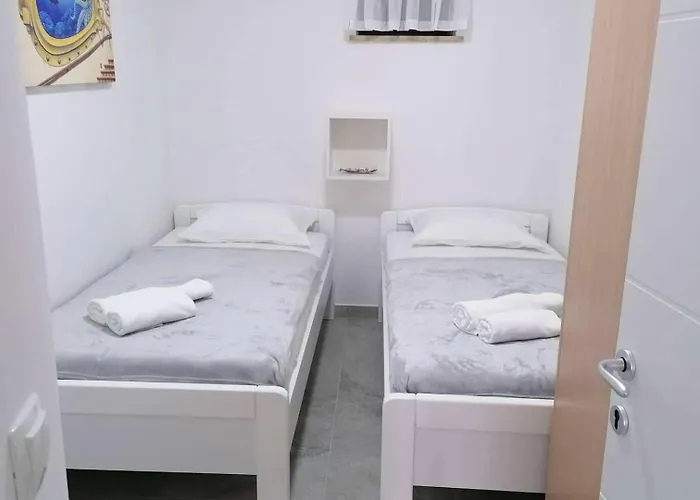 アパート With Parking Space Njivice, Krk - 21772 *
